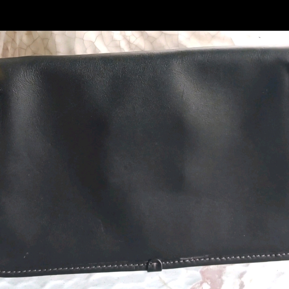 Black Leather Shoulder Bag with Gold Chain - Picture 2 of 7